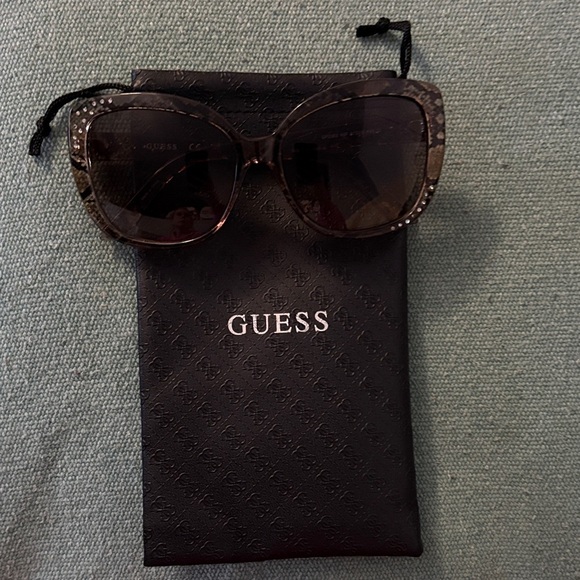 Guess Snake Pattern Tortoise Sunglasses NEW $179 Authentic Guess GU 7245 TO-34 Tortoise Snake Skin  main image 4